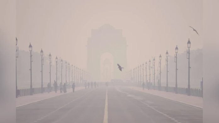 Delhi skyline covered in smog highlighting air pollution